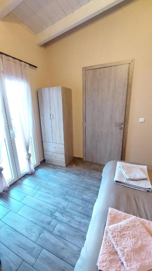 Ria'S Gardenview Apartment Янина Экстерьер фото